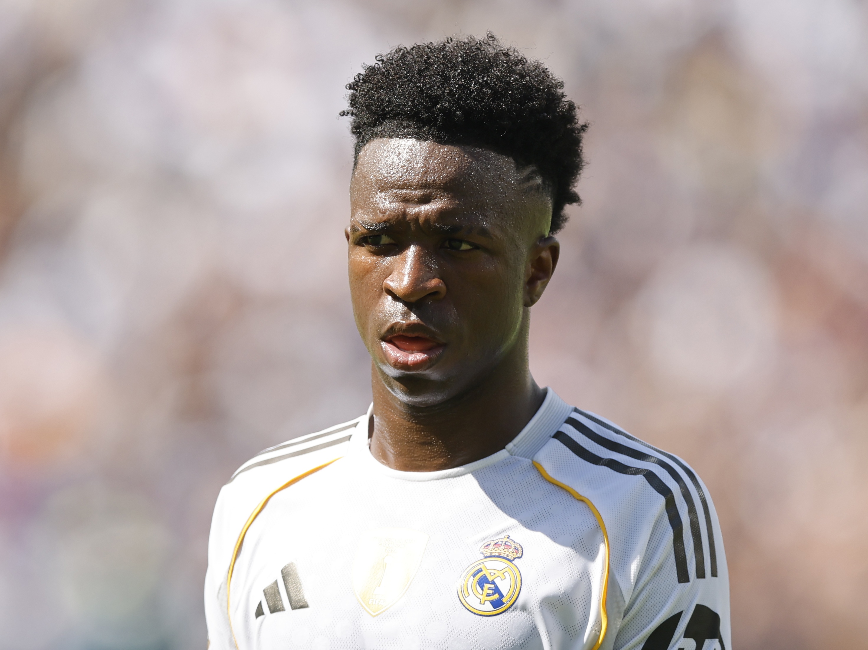 万年薪, 击败巴拉圭, 世界杯席位