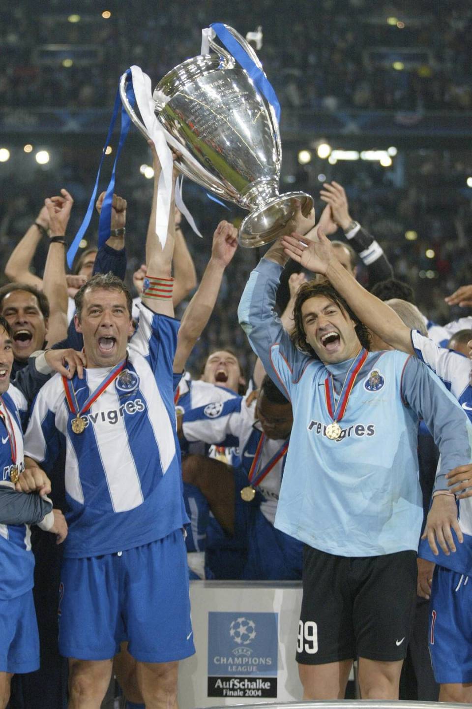 联赛中为红, 科斯塔则被, 赛季 联赛中为红, 科斯塔则被, 赛季