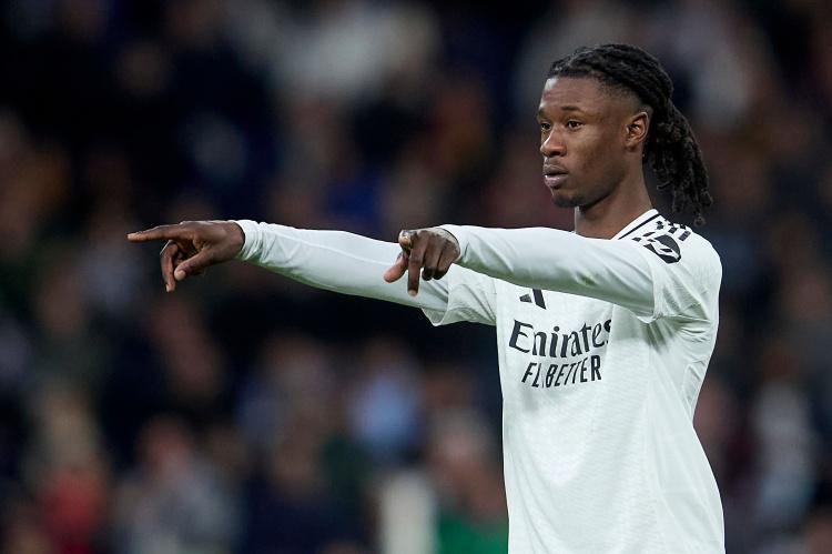 两周, 受肩部手术, 加在国际比